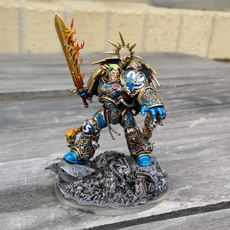 Games Workshop - Roboute Guilliman Primarch of the Ultramarines (Only Helm Style Avilable)